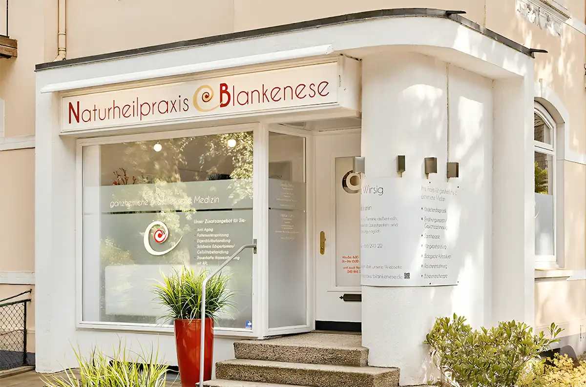 Außenansicht der Liebscher & Bracht Praxis in Hamburg